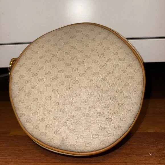 Authentic Vintage Gucci GG Supreme Crossbody Bag - Picture 2 of 9